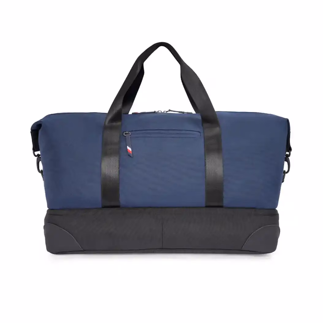 Tommy Hilfiger Zayne duffle bag with a durable polyester build, multiple compartments, and water resistance. - Baginnov Tommy Hilfiger Zayne